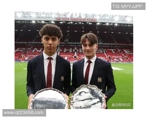 足球明星荣誉之路各自奖杯数量揭秘与成就分析